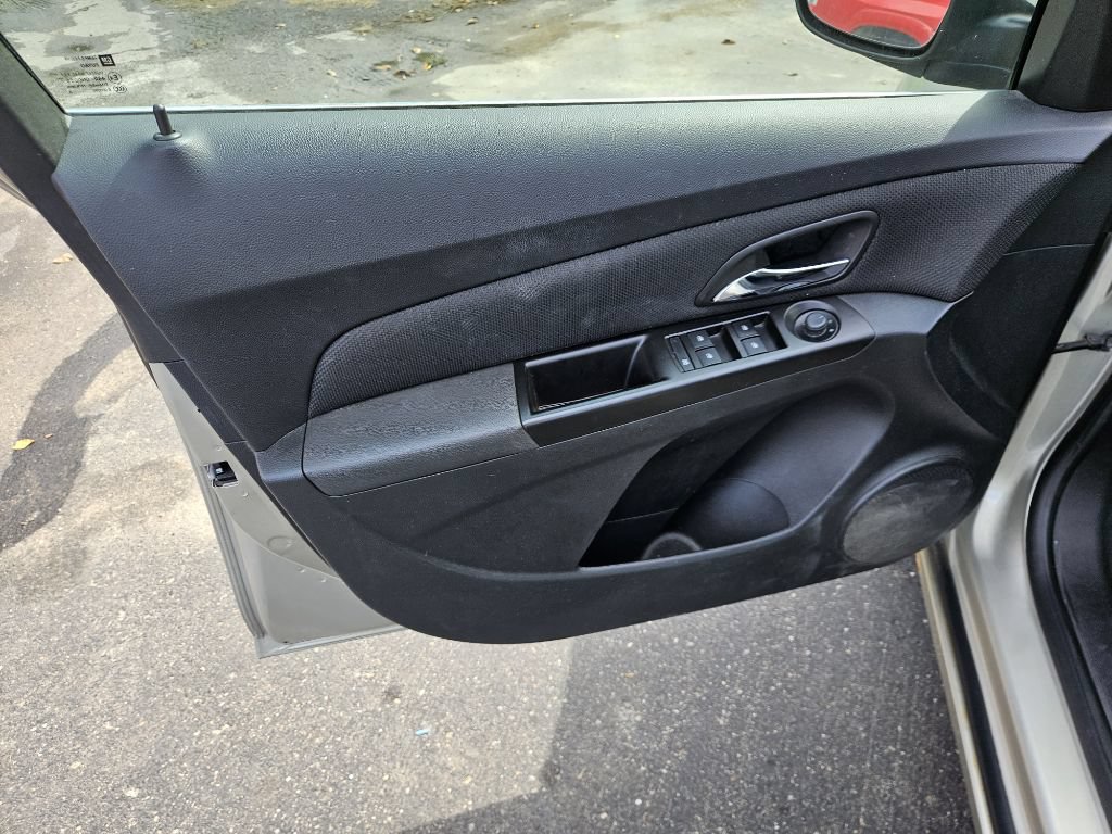 Used 2014 Chevrolet Cruze LT FWD image 11
