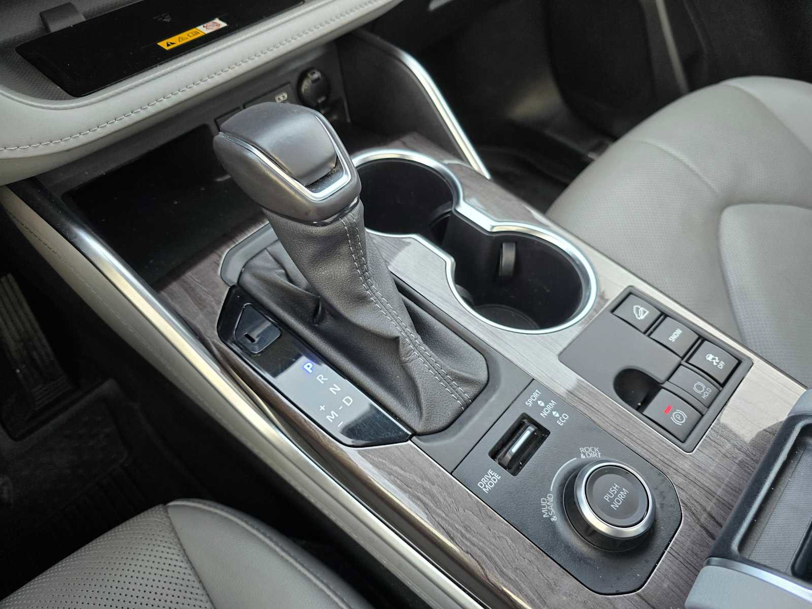 Used 2024 Toyota Highlander Platinum image 38