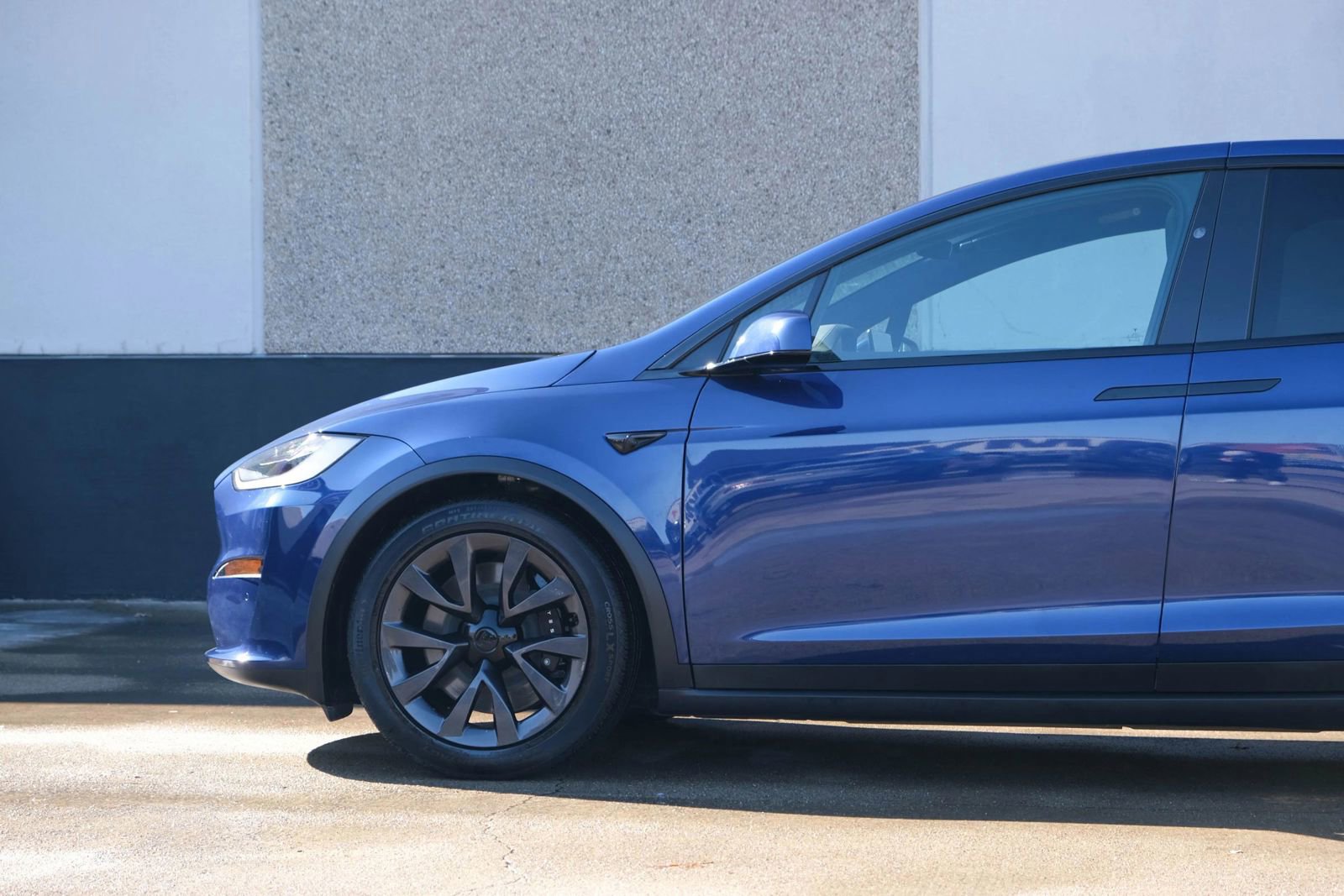 Used 2023 Tesla Model X Plaid image 7