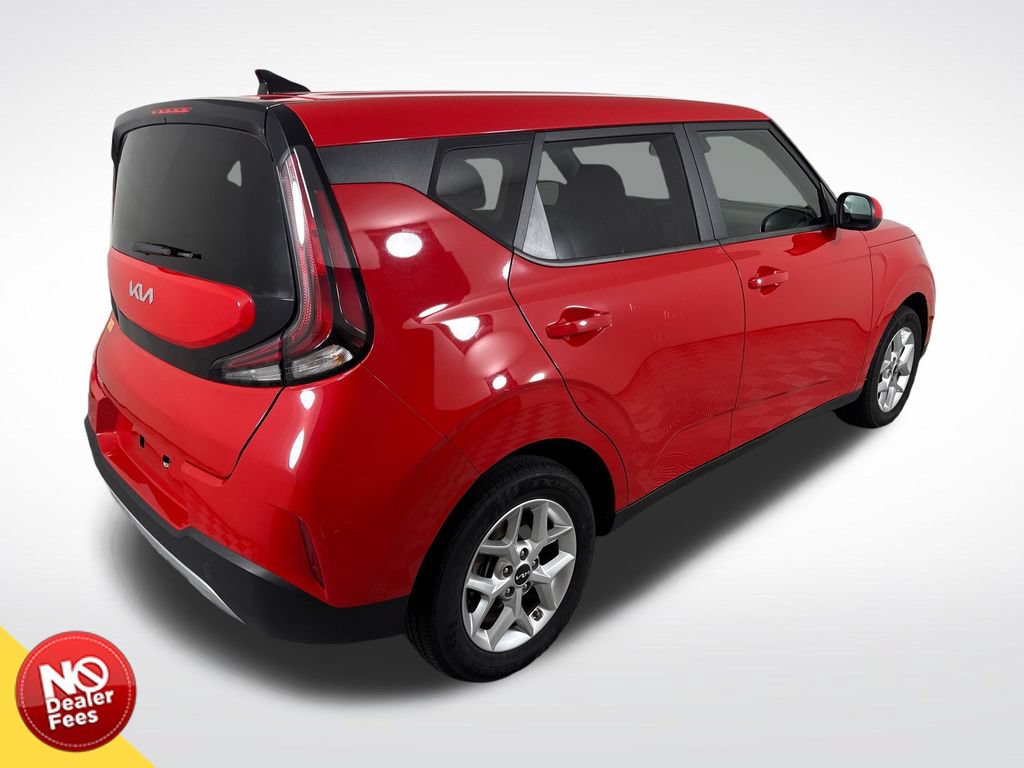 Used 2023 Kia Soul LX w/ LX Technology Package FWD image 3