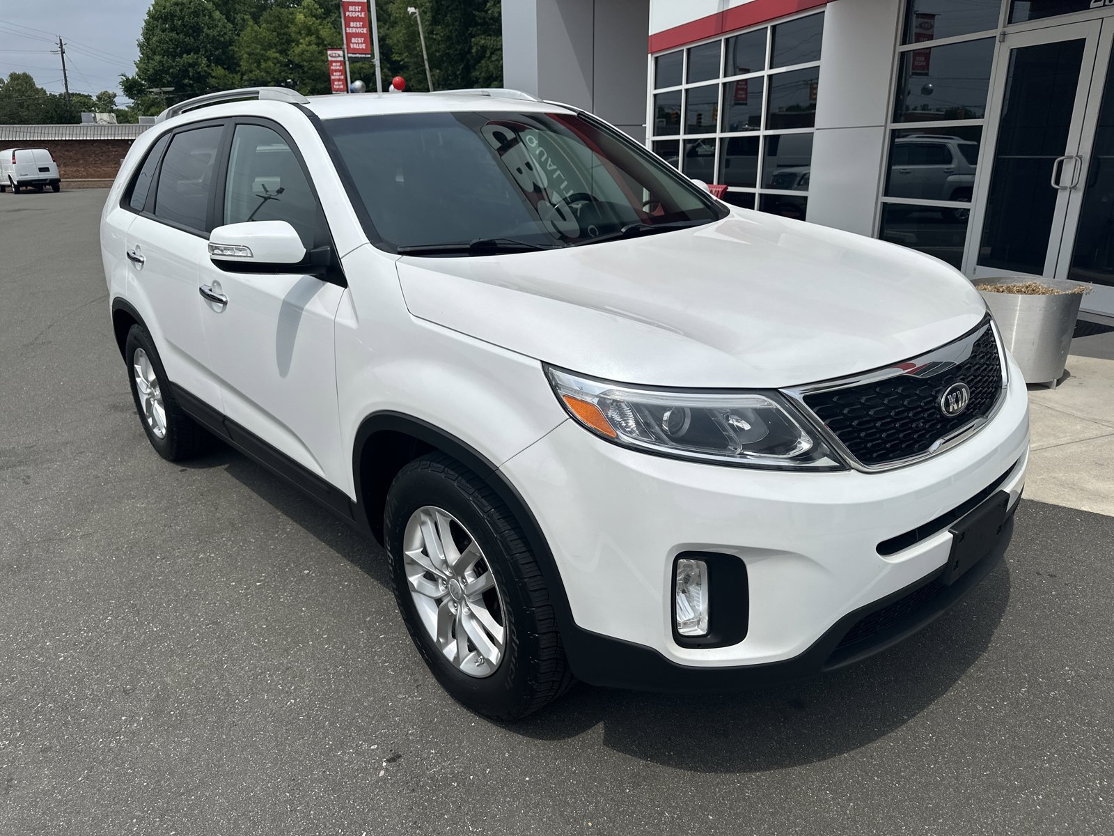 Used 2015 Kia Sorento LX FWD image 2