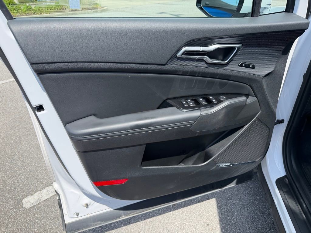 Used 2025 Kia Sportage SX image 11