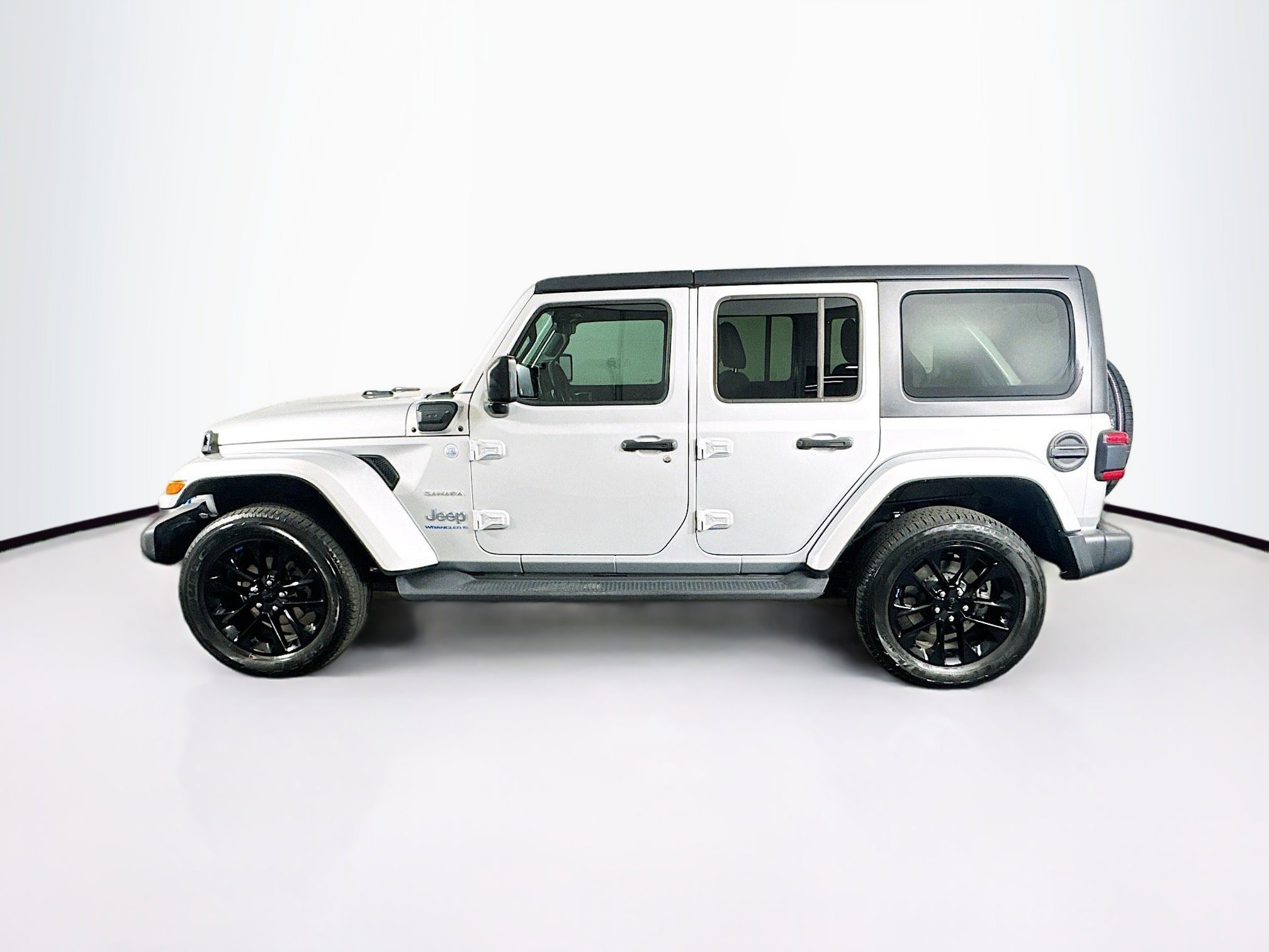 Used 2023 Jeep Wrangler Sahara w/ Cold Weather Group image 4