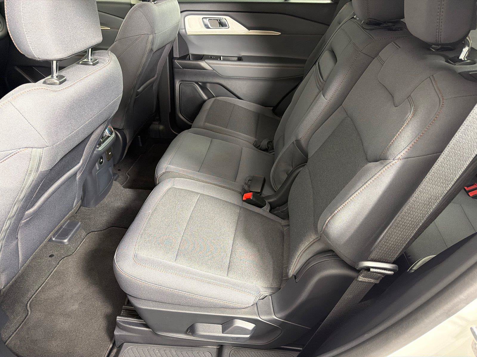 Used 2025 Ford Explorer Active RWD image 20