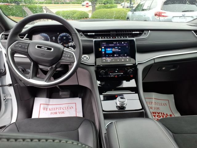 Used 2025 Jeep Grand Cherokee L Altitude AWD/4WD image 10