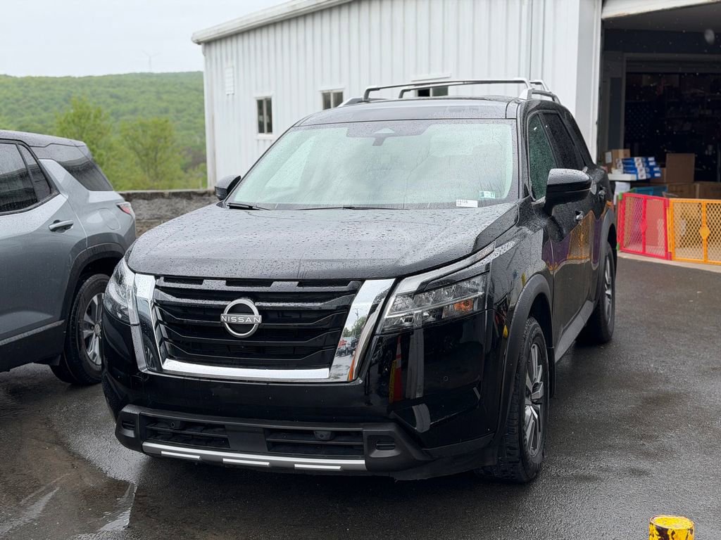 Used 2024 Nissan Pathfinder SL AWD/4WD image 1
