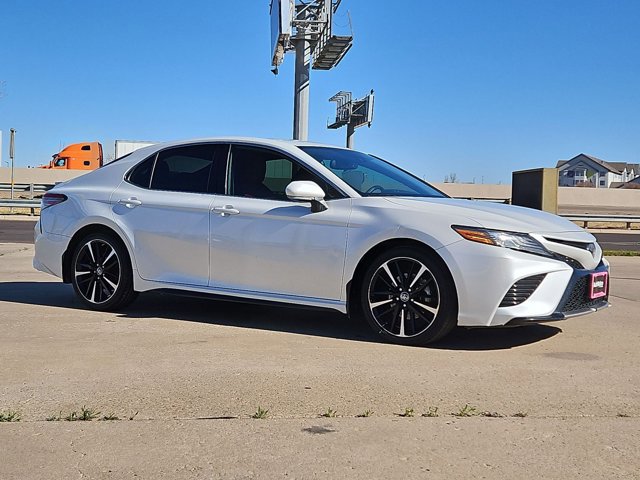 Used 2019 Toyota Camry XSE image 3
