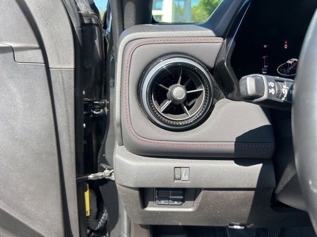 Used 2023 Chevrolet Colorado Z71 w/ Z71 Convenience Package 2 AWD/4WD image 23