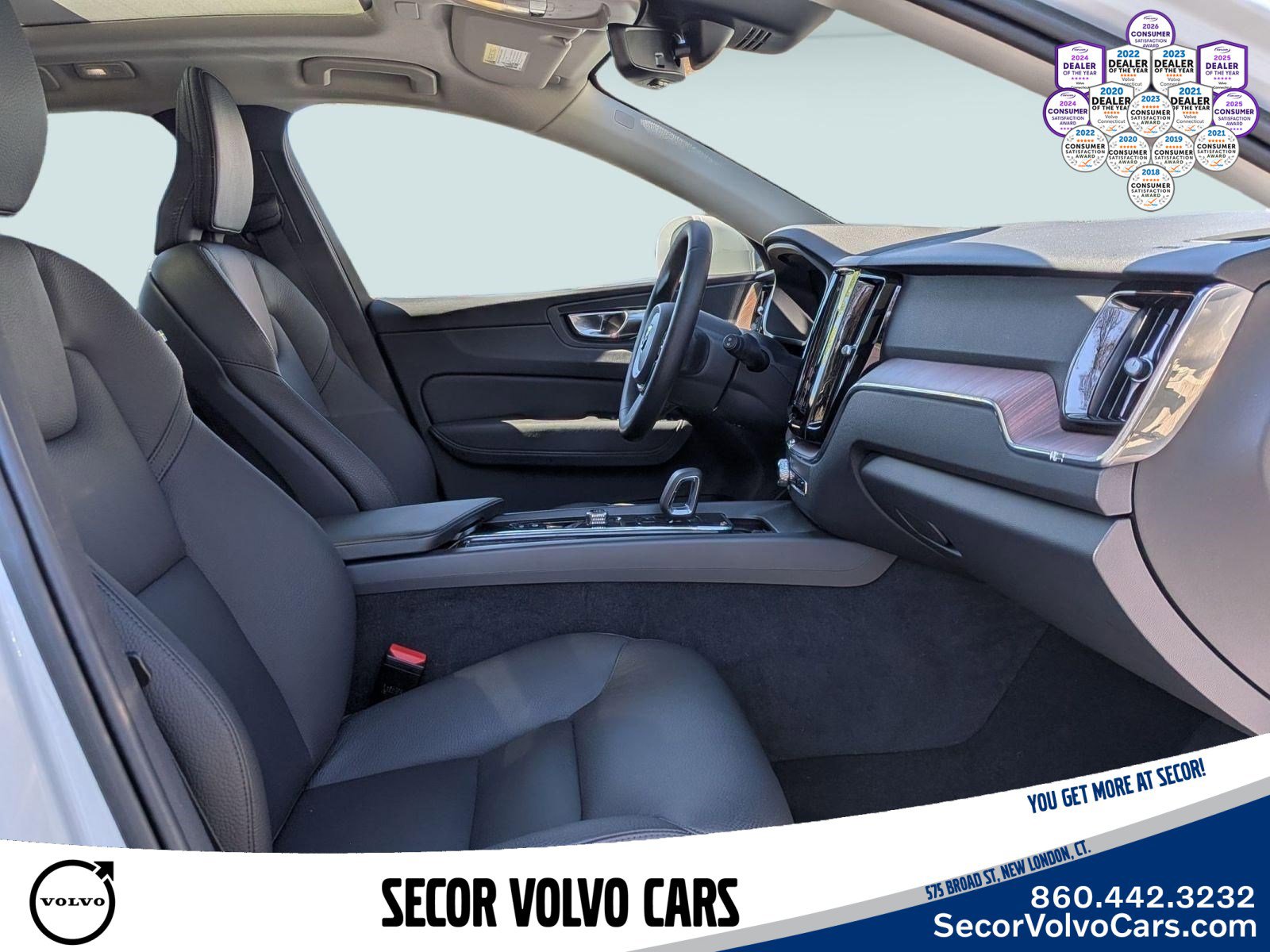 Used 2023 Volvo XC60 B5 Plus AWD/4WD image 27