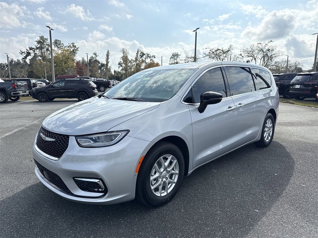 New 2026 Chrysler Pacifica Select image 7