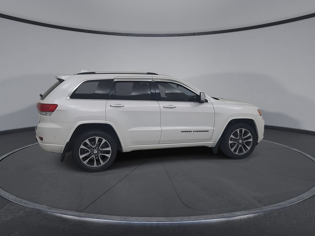 Used 2017 Jeep Grand Cherokee Overland w/ Jeep Active Safety Group AWD/4WD image 17