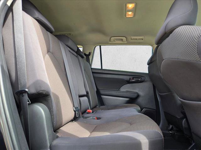 Used 2024 Toyota Highlander LE AWD/4WD image 19
