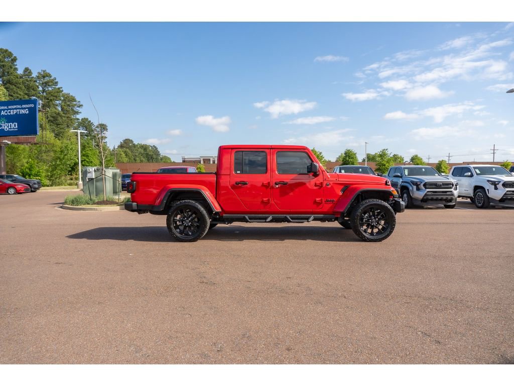 Used 2025 Jeep Gladiator Sport image 4
