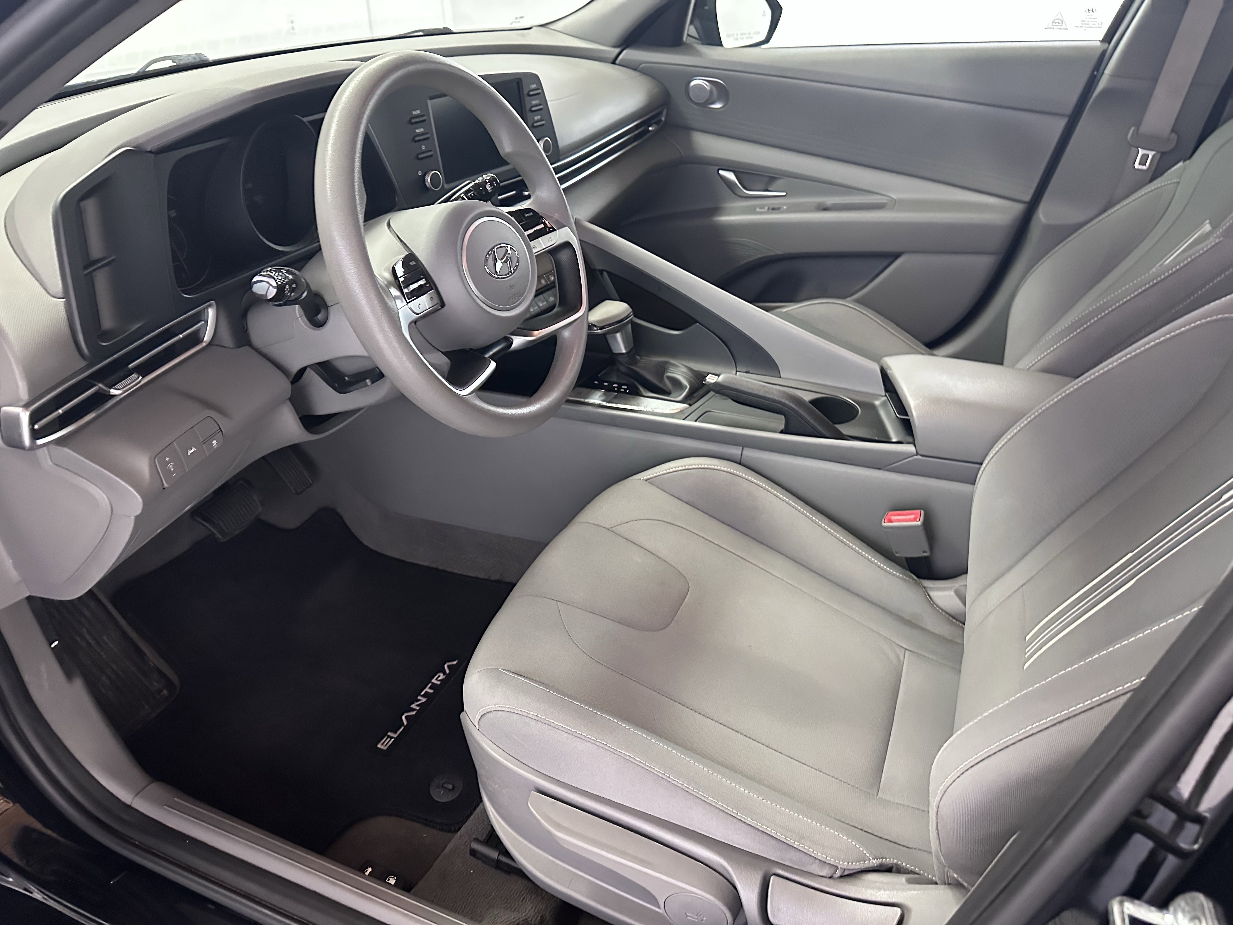 Used 2021 Hyundai Elantra SEL image 35