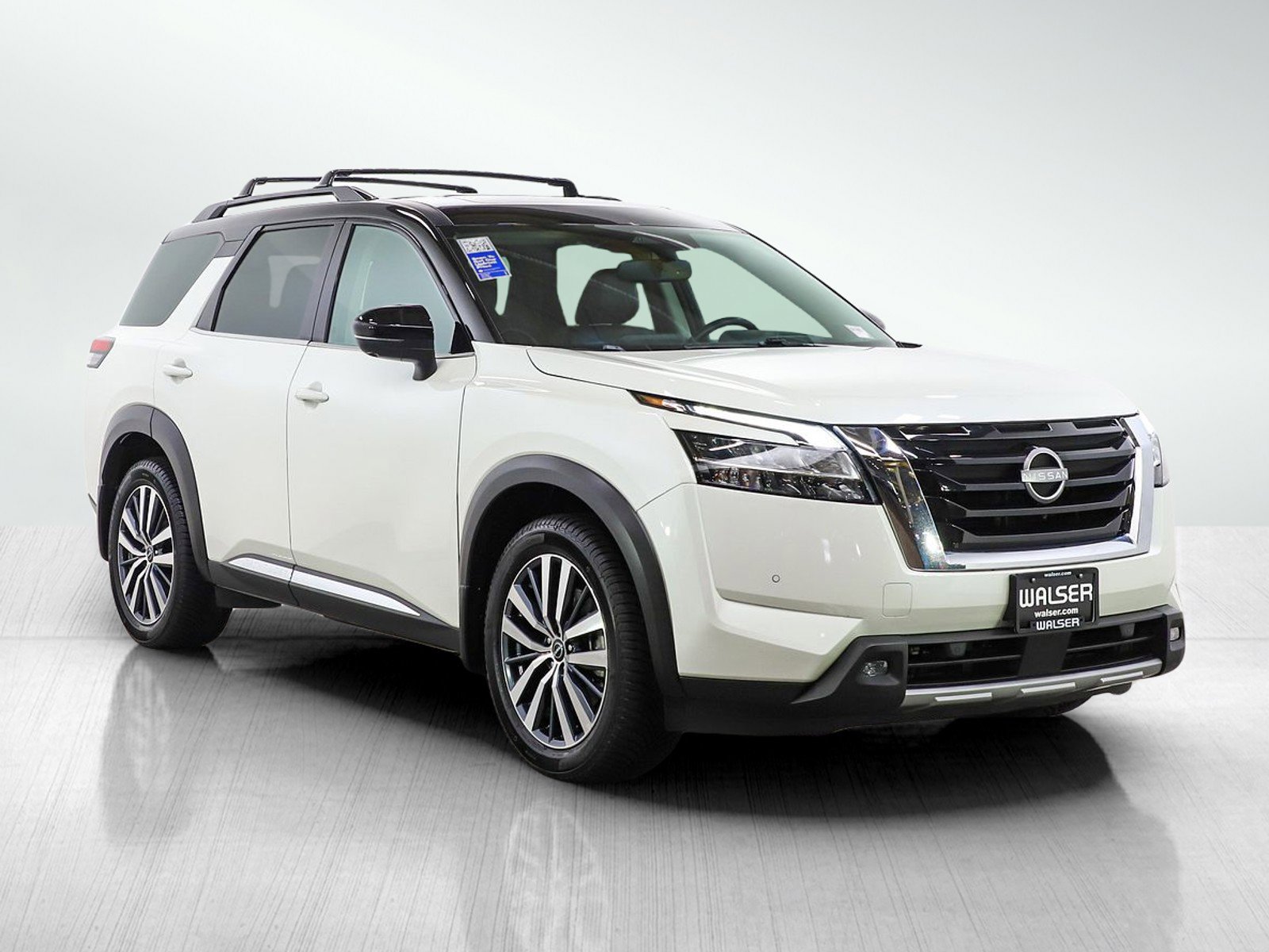 Used 2022 Nissan Pathfinder Platinum w/ Cargo Package image 8