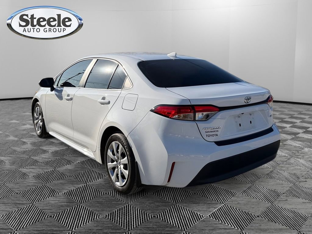 Used 2024 Toyota Corolla LE image 3