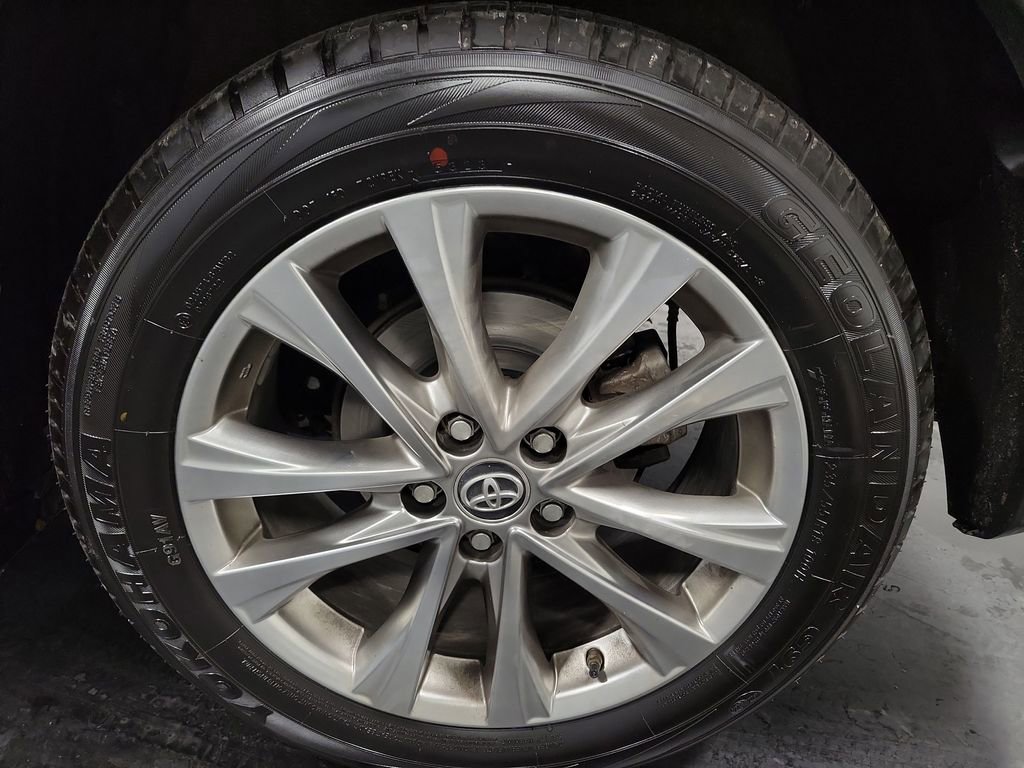 Used 2018 Toyota RAV4 Limited image 10