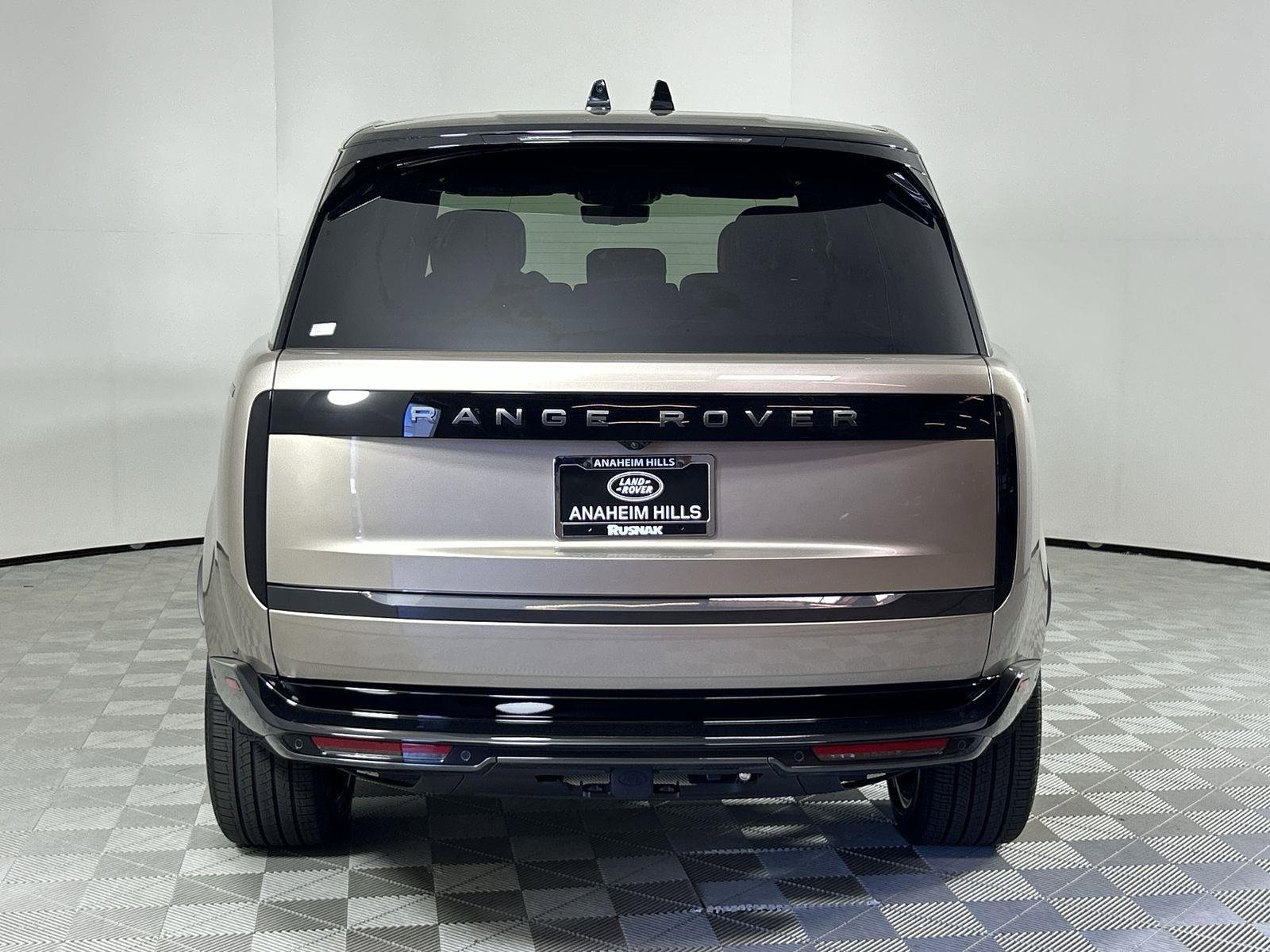New 2025 Land Rover Range Rover Long Wheelbase SE image 4