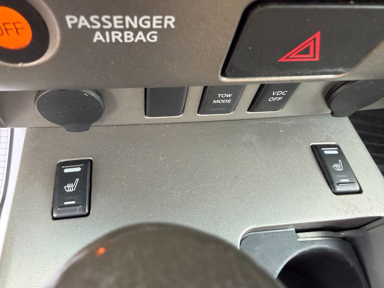 Used 2004 Nissan Titan LE w/ (Tow) Big Tow Pkg image 24