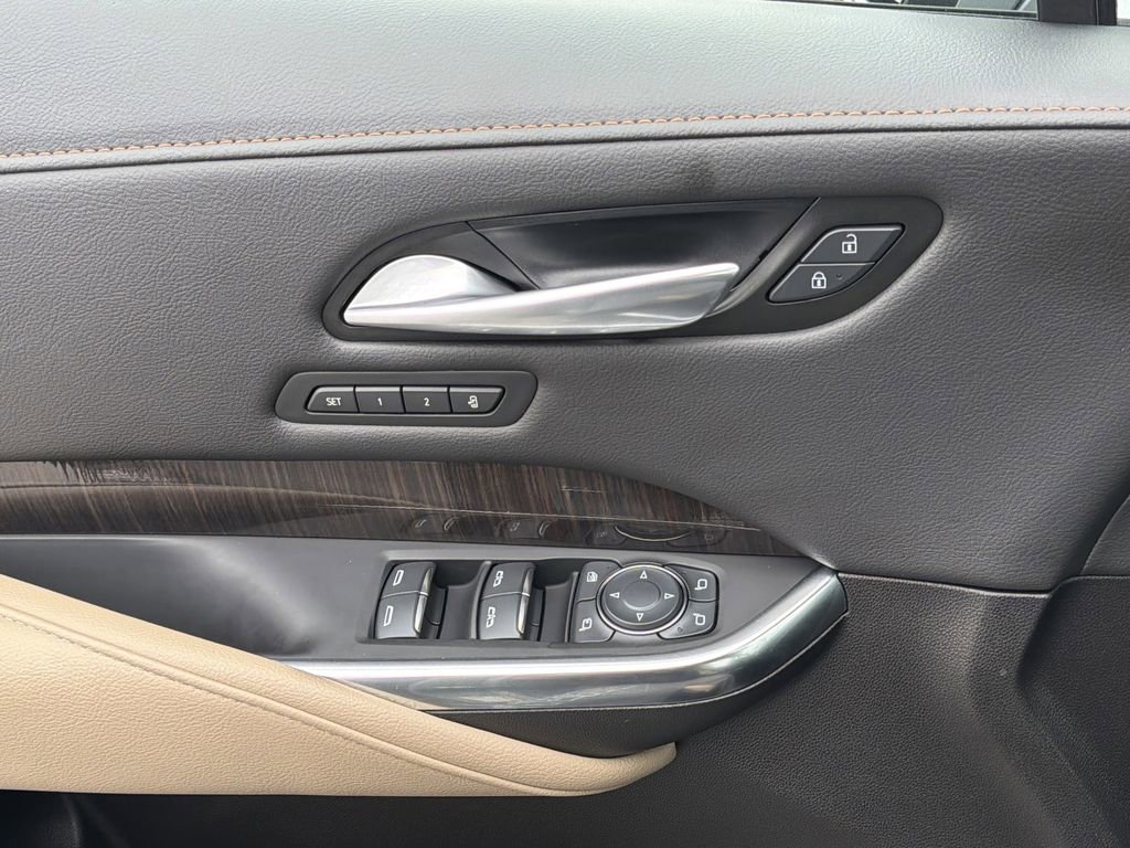 Used 2025 Cadillac XT4 Premium Luxury image 29