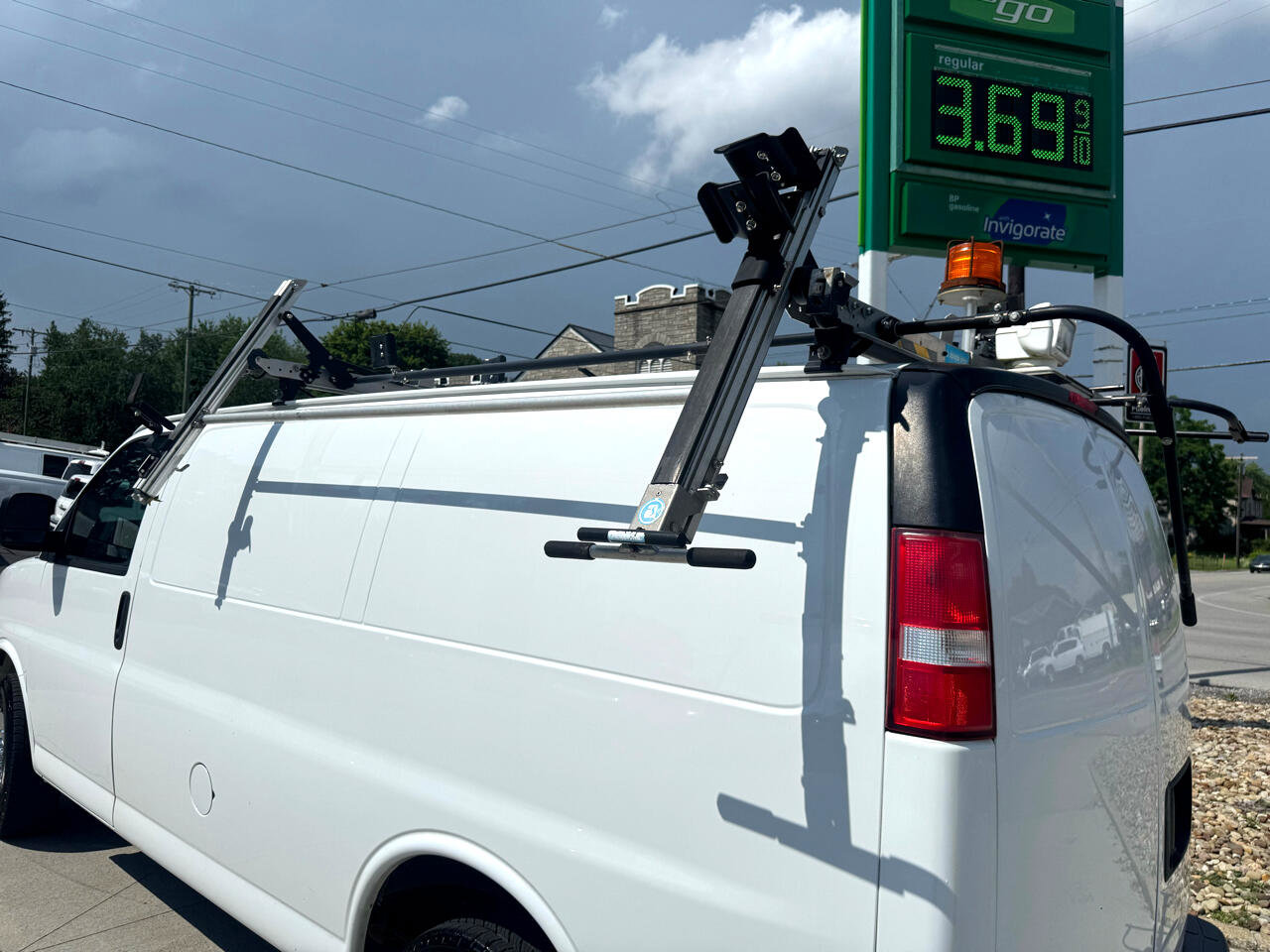 Used 2017 Chevrolet Express 2500 image 21