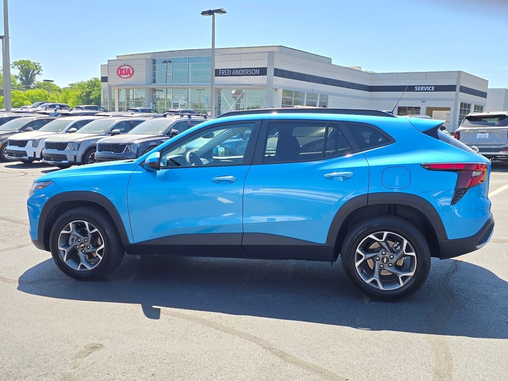 Used 2025 Chevrolet Trax LT FWD image 6
