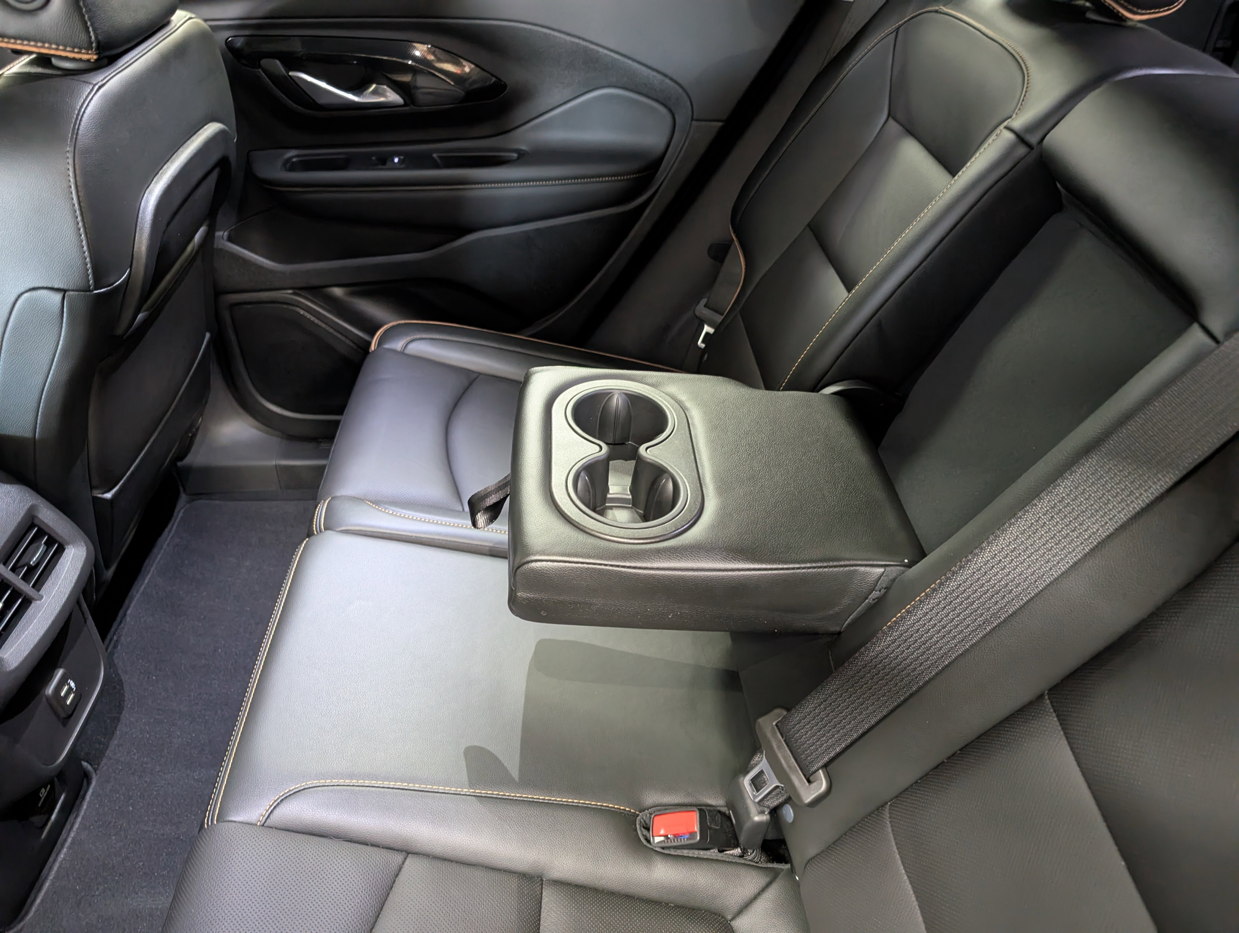 Used 2024 GMC Terrain AT4 w/ Tech Package AWD/4WD image 8