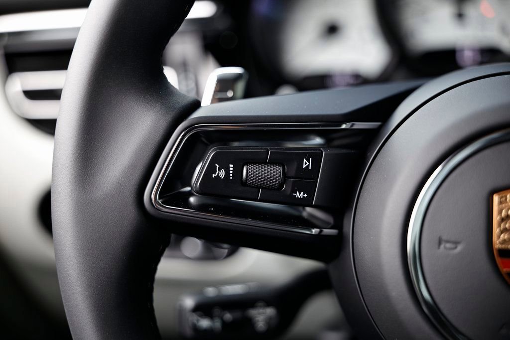 Certified 2026 Porsche Macan image 37