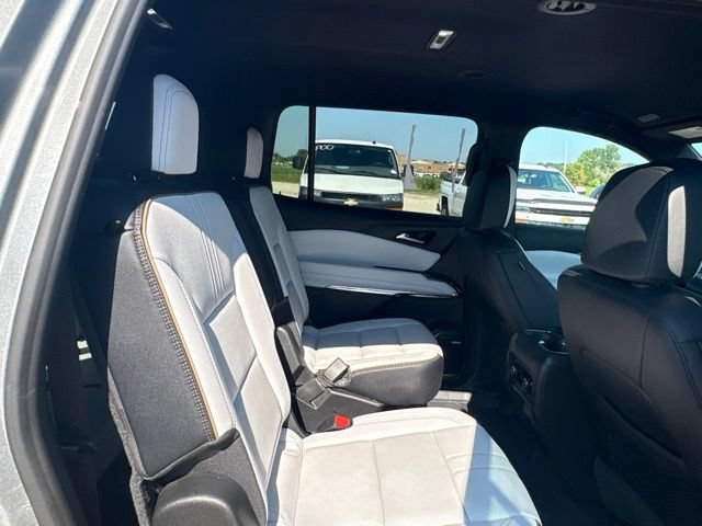 Used 2026 Chevrolet Traverse High Country AWD/4WD image 39
