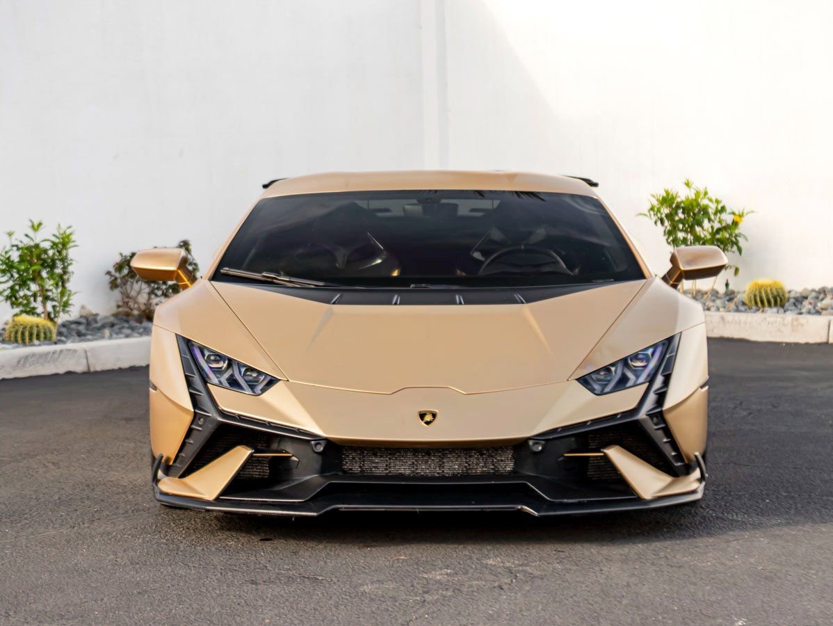Used 2023 Lamborghini Huracan Tecnica image 3