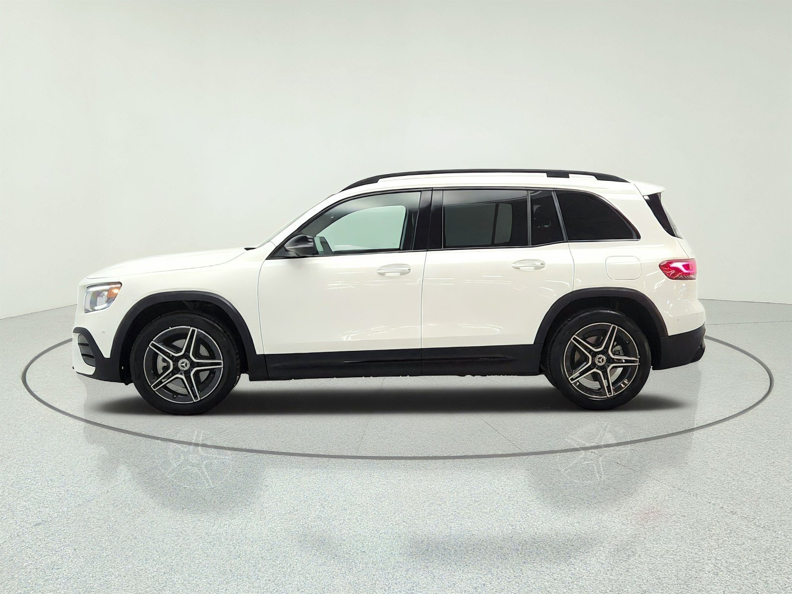 Used 2021 Mercedes-Benz GLB 250 image 8