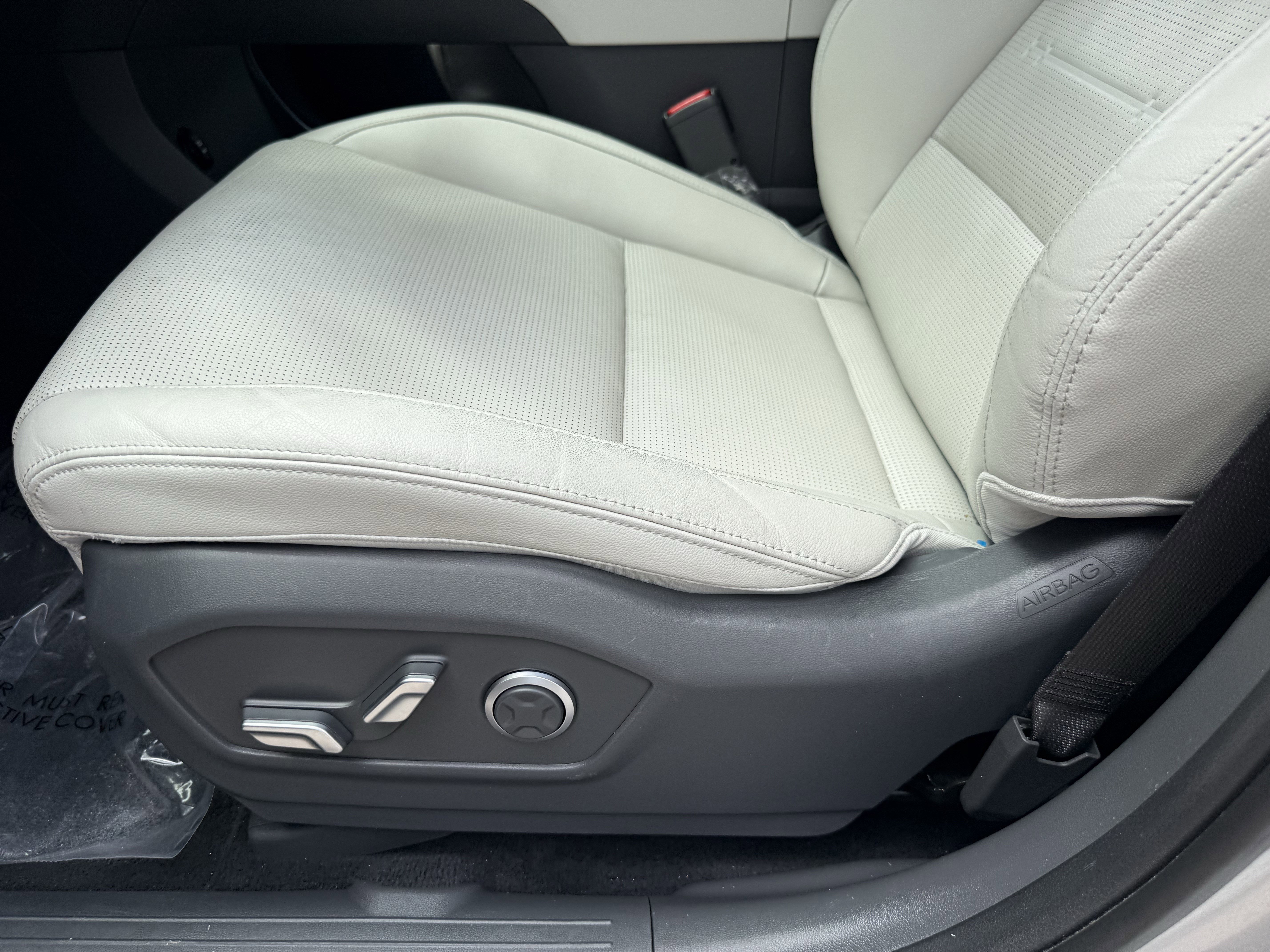 Used 2025 Hyundai Santa Fe Limited FWD image 30