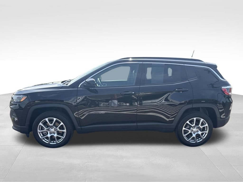 Used 2023 Jeep Compass Latitude AWD/4WD image 7
