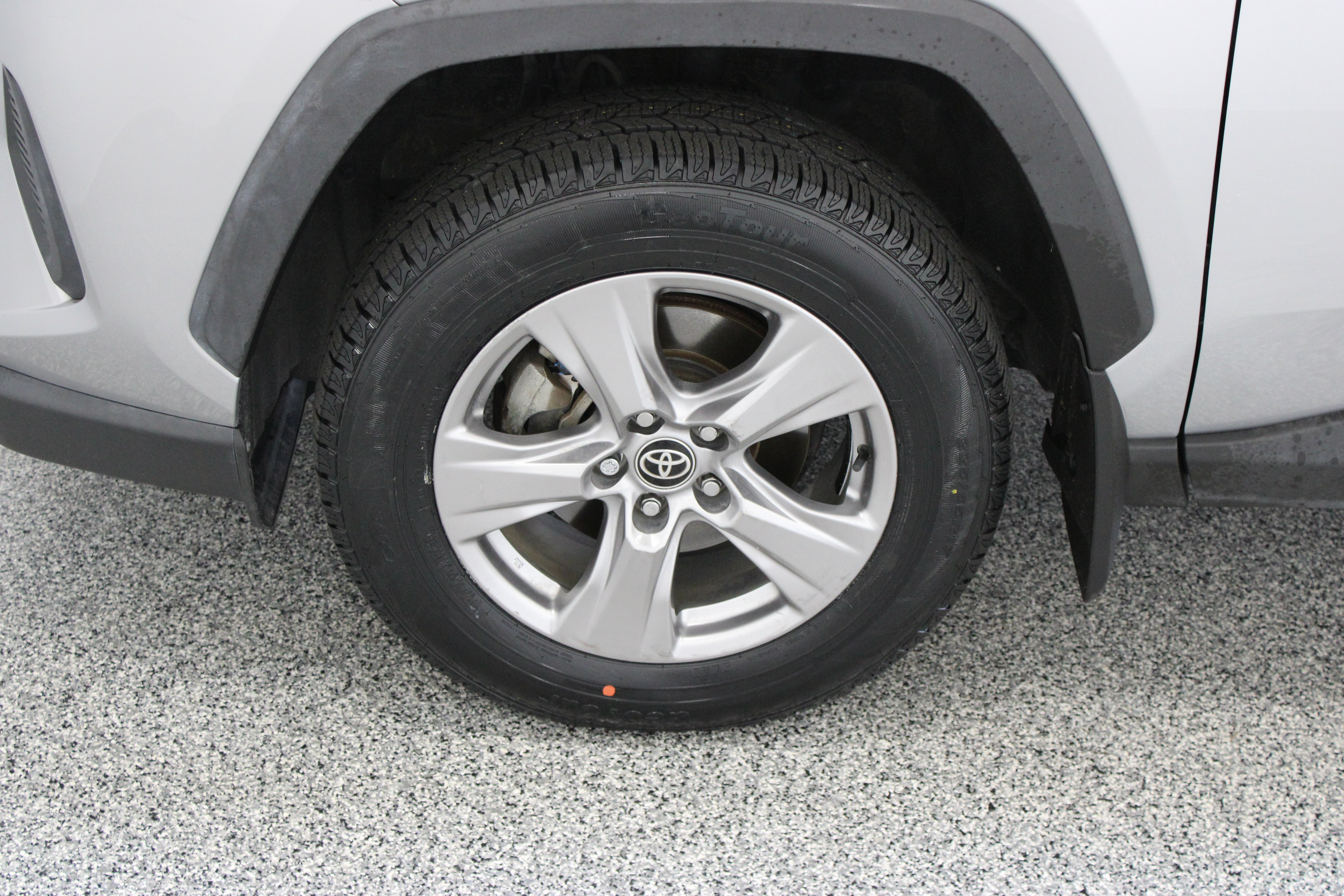Used 2022 Toyota RAV4 XLE AWD/4WD image 11