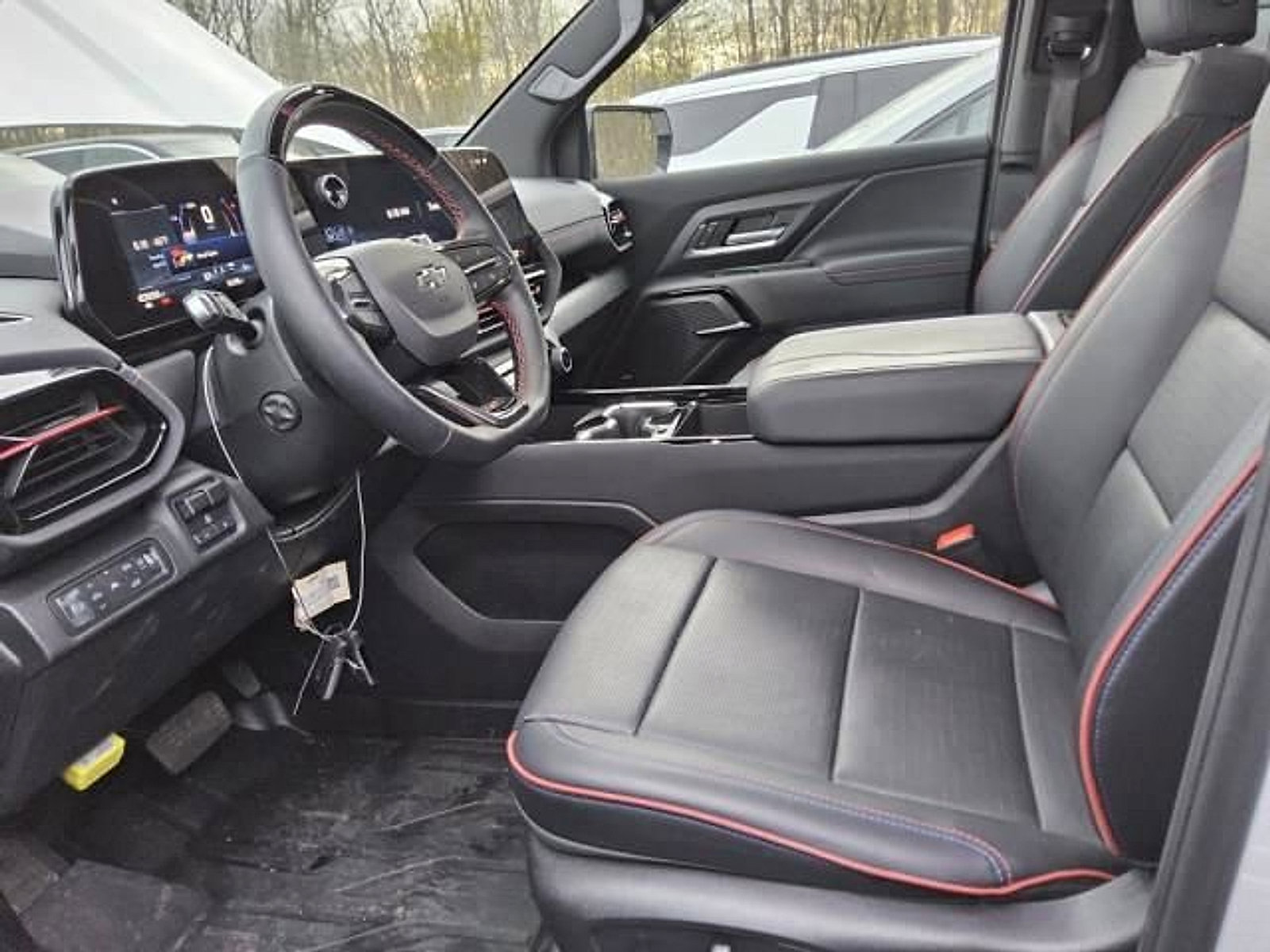 Used 2025 Chevrolet Silverado EV RST AWD/4WD image 15