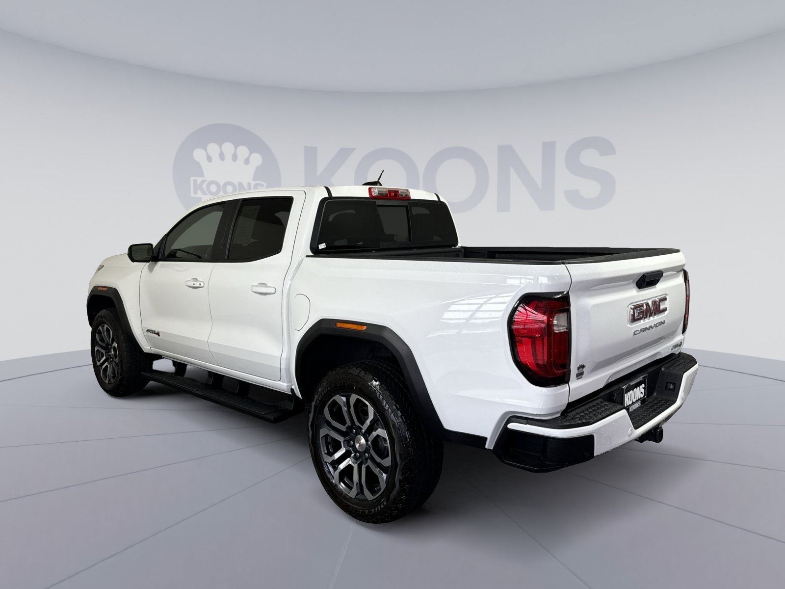 Used 2024 GMC Canyon AT4 w/ Technology Package AWD/4WD image 4