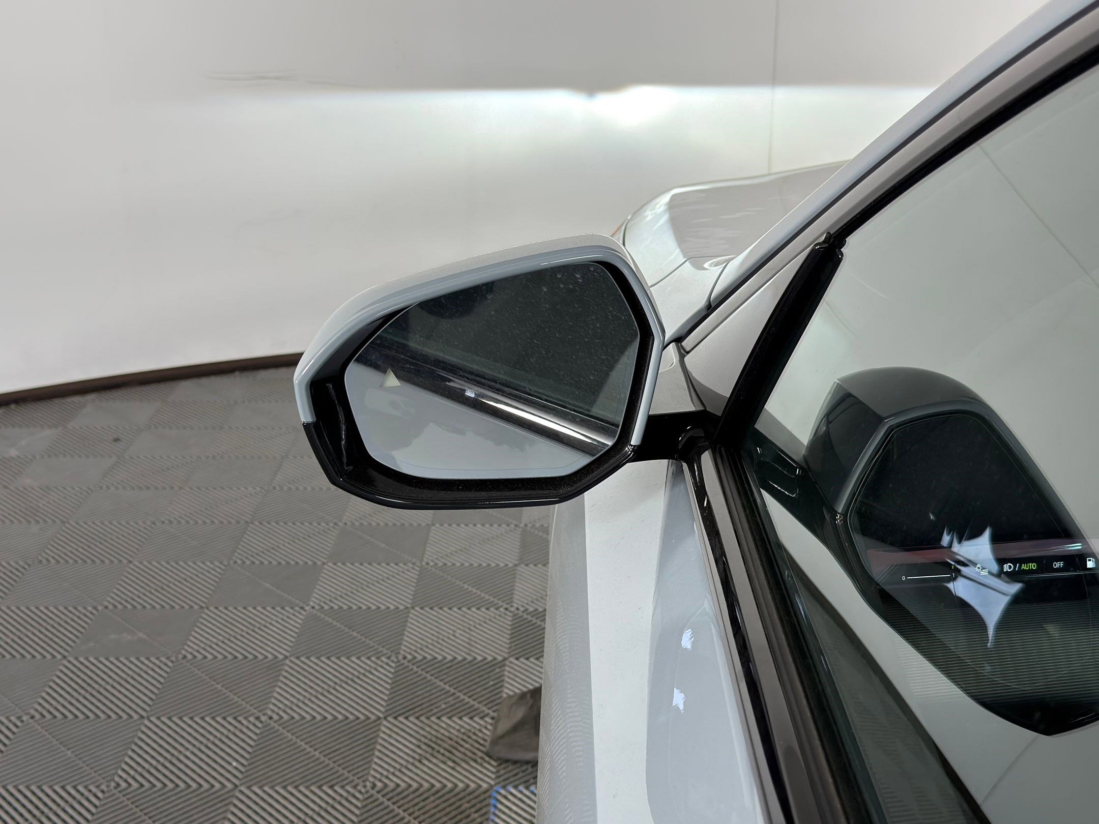 New 2026 BMW 550e xDrive w/ Executive Package image 19