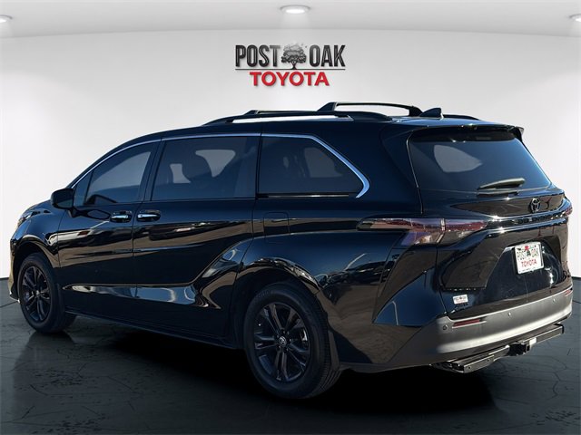 Used 2024 Toyota Sienna XLE Woodland Edition image 5
