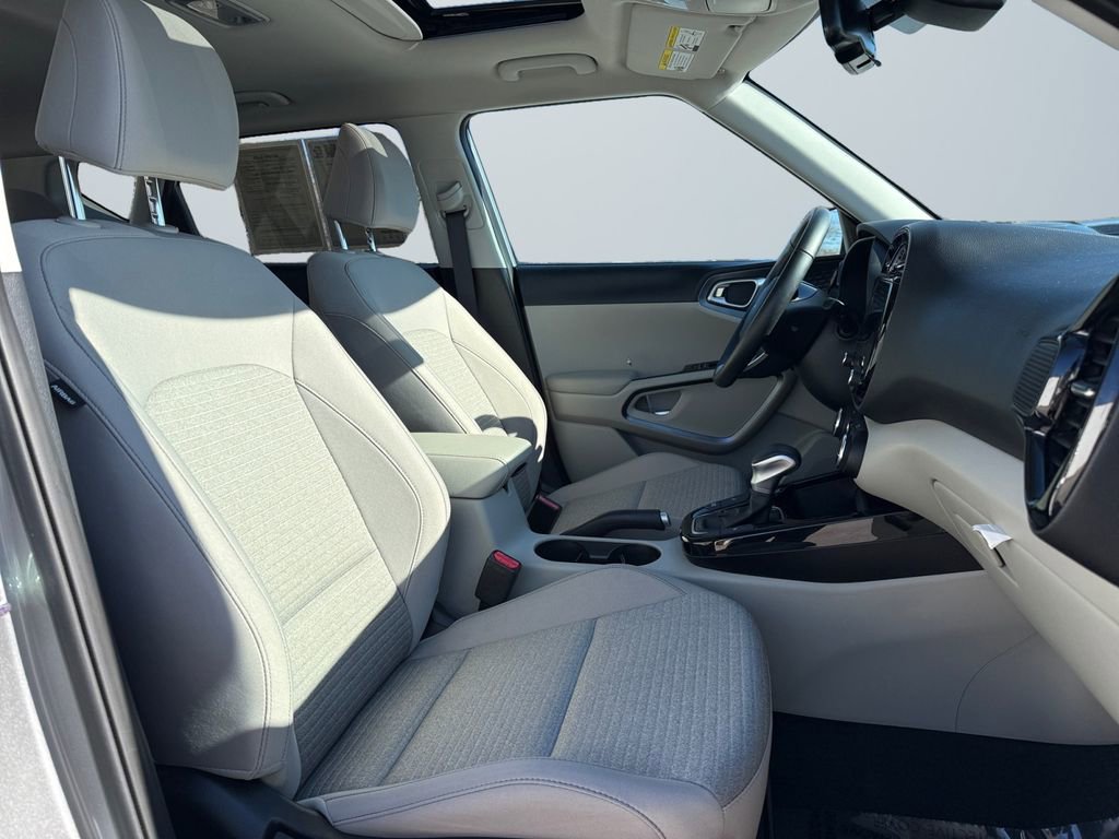 Used 2025 Kia Soul EX image 15