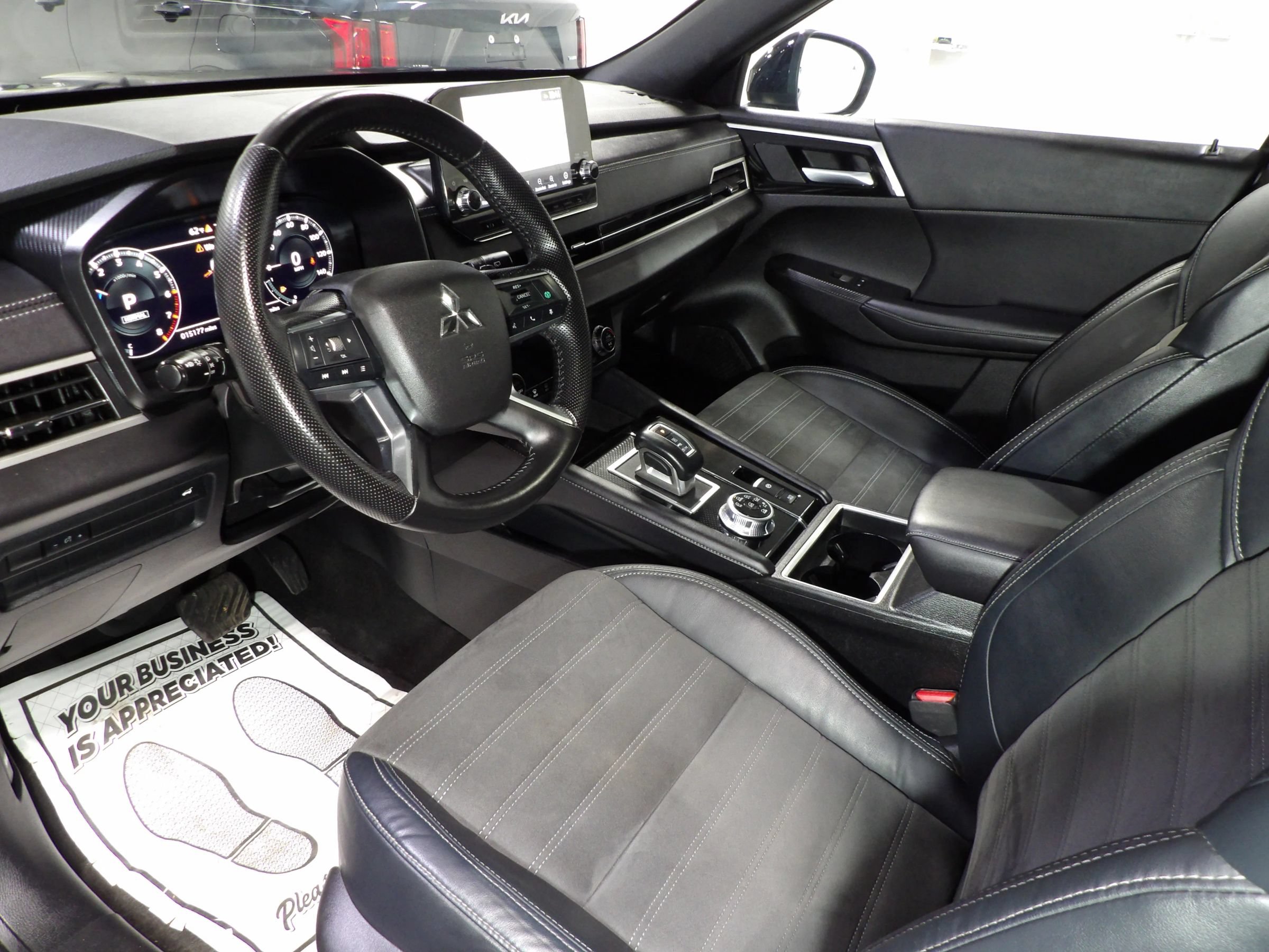 Used 2024 Mitsubishi Outlander SE Black Edition AWD/4WD image 13