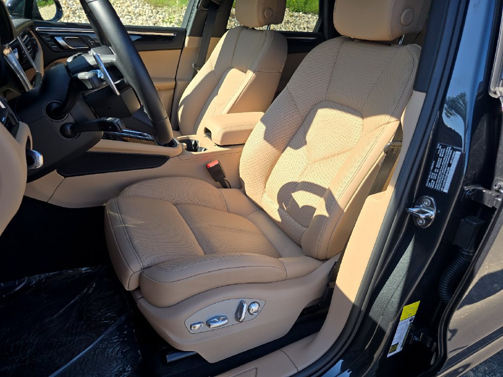 Used 2026 Porsche Macan AWD/4WD image 5