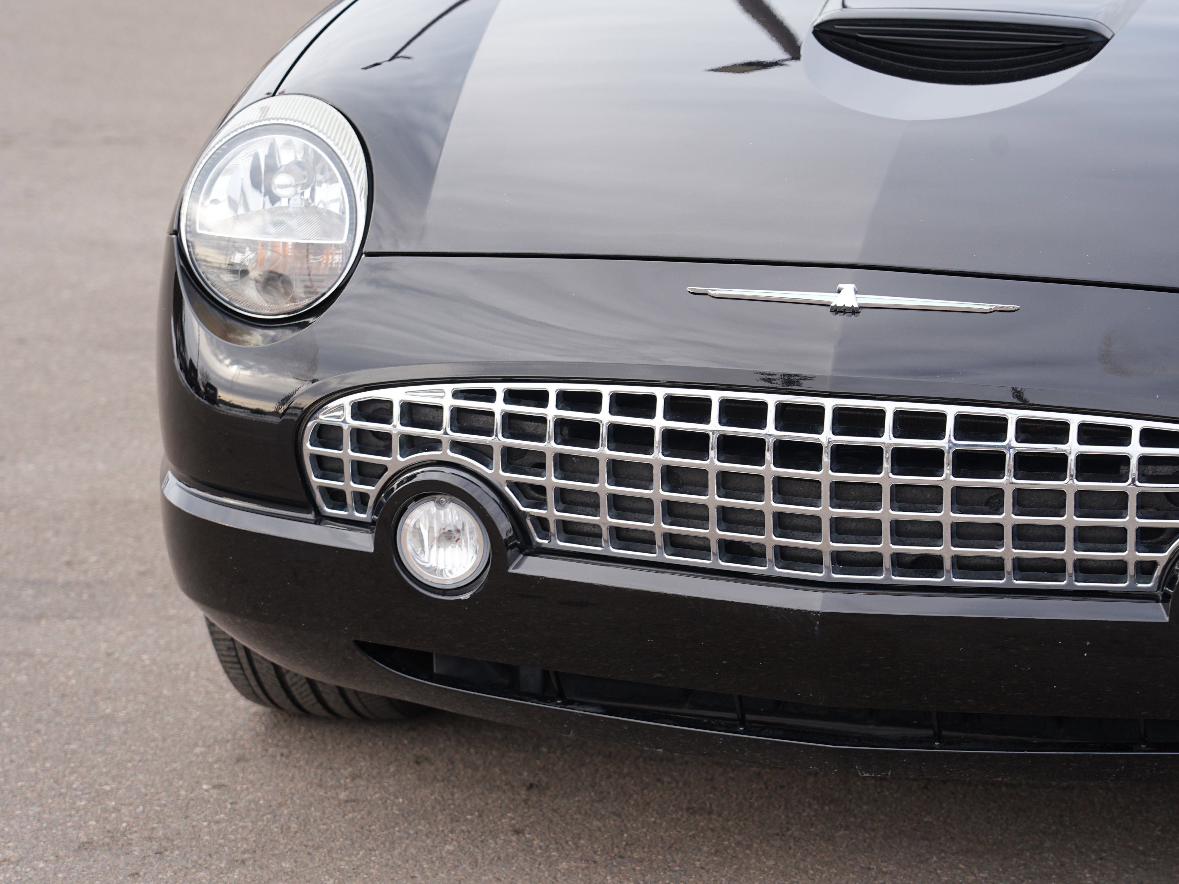 Used 2002 Ford Thunderbird image 9