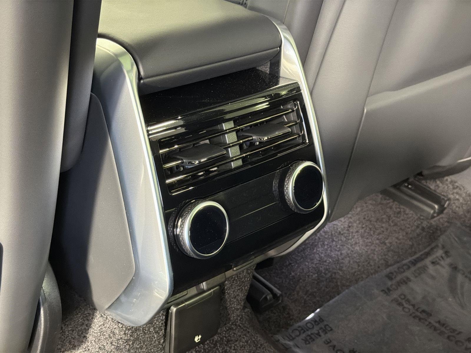 New 2026 Land Rover Range Rover SE image 28