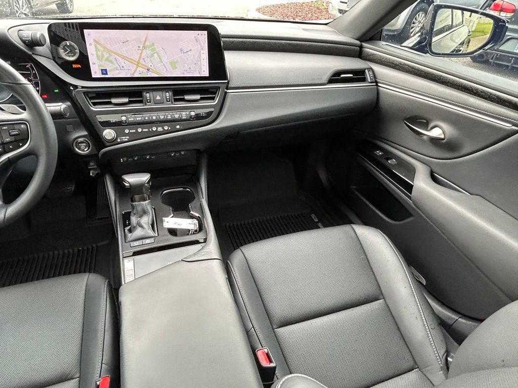 Used 2024 Lexus ES 300h w/ Premium Package FWD image 11