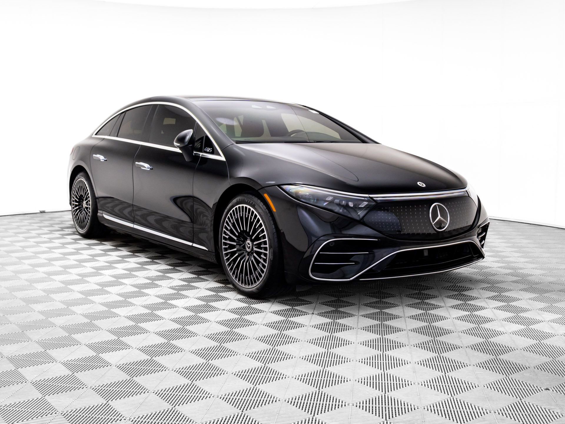 Used 2022 Mercedes-Benz EQS 580 4MATIC Sedan image 7