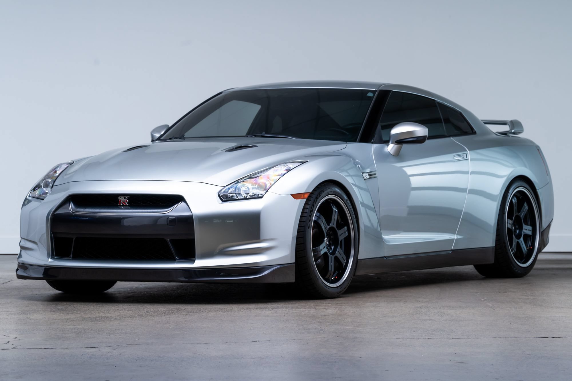 Used 2009 Nissan GT-R Premium AWD/4WD image 3