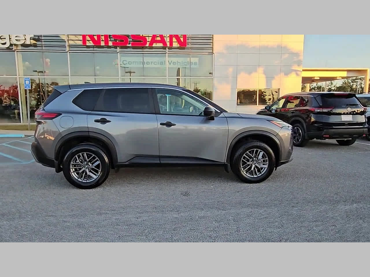 Used 2023 Nissan Rogue S image 36