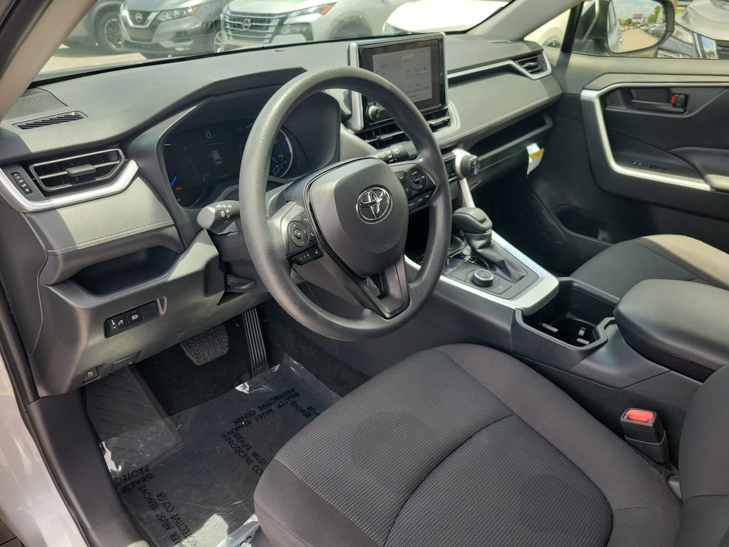 Used 2025 Toyota RAV4 LE AWD/4WD image 14