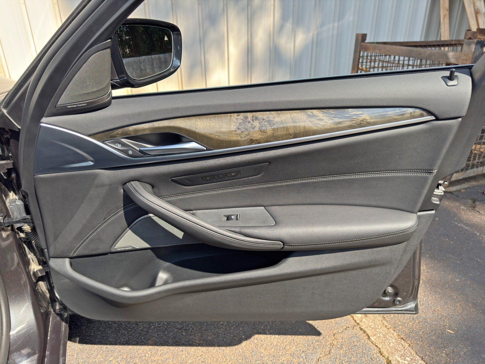 Used 2022 BMW 530e w/ Premium Package RWD image 45