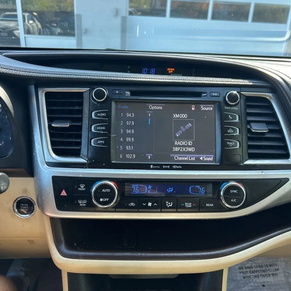 Used 2016 Toyota Highlander XLE AWD/4WD image 22